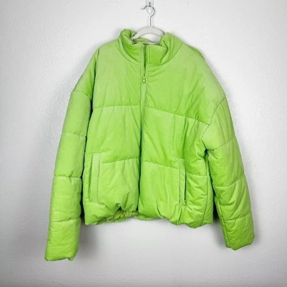 Alo Yoga Corduroy Stage Puffer in Celery Green Unisex Cotton Blend Size XXL